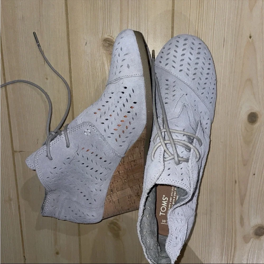 TOMS Women's Light Gray‎ Perforated Wedges NWT Sz.12